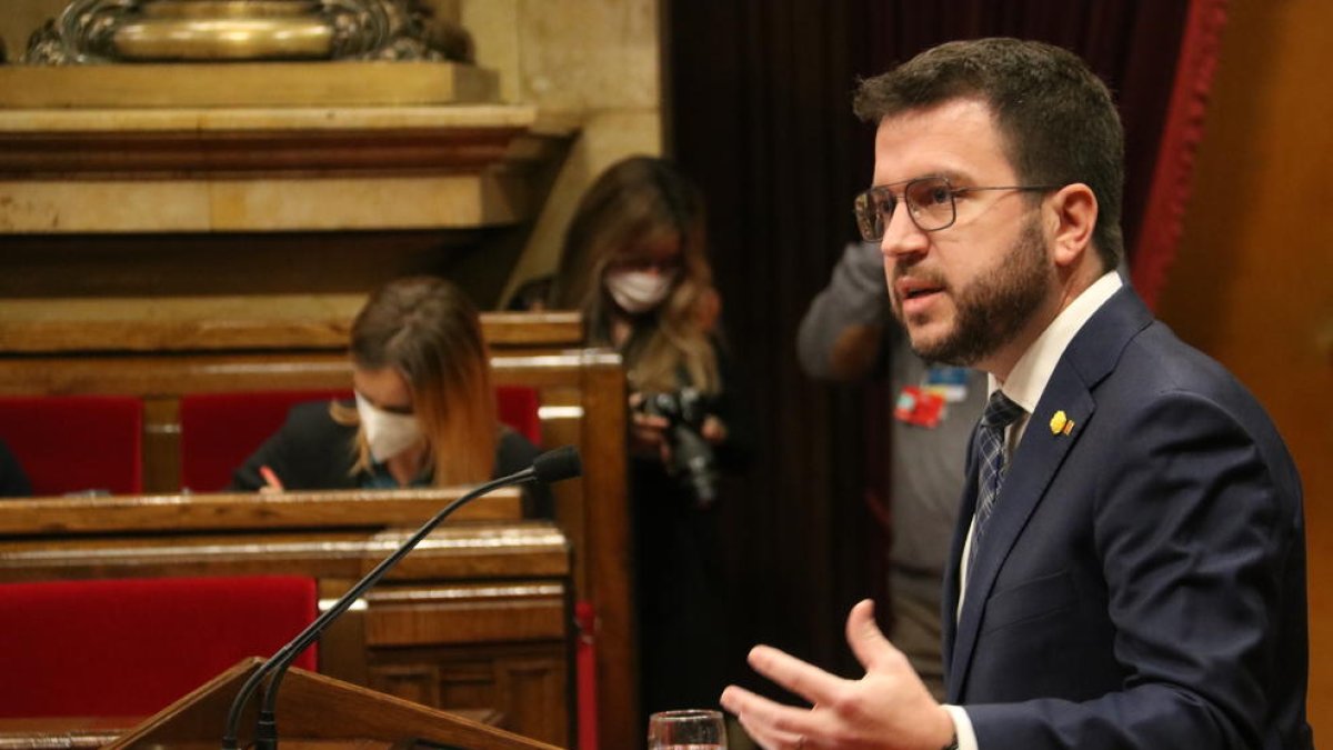 El president de la Generalitat, Pere Aragonès, en un pleno en el Parlament.