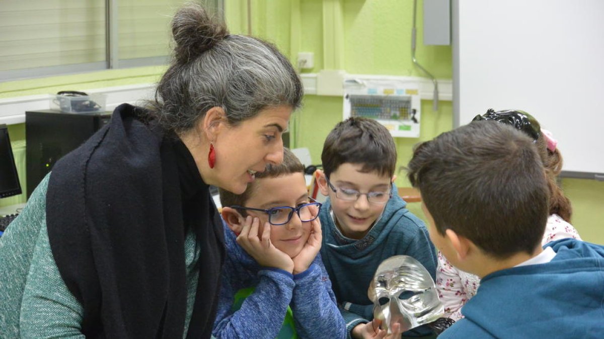La aranesa Pax Dettoni, con participantes de ‘En Sus Zapatos’.