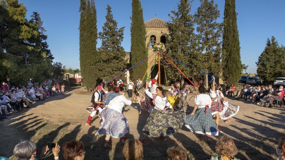 Guissona celebra Sant Pere amb el Ball de Gitanes