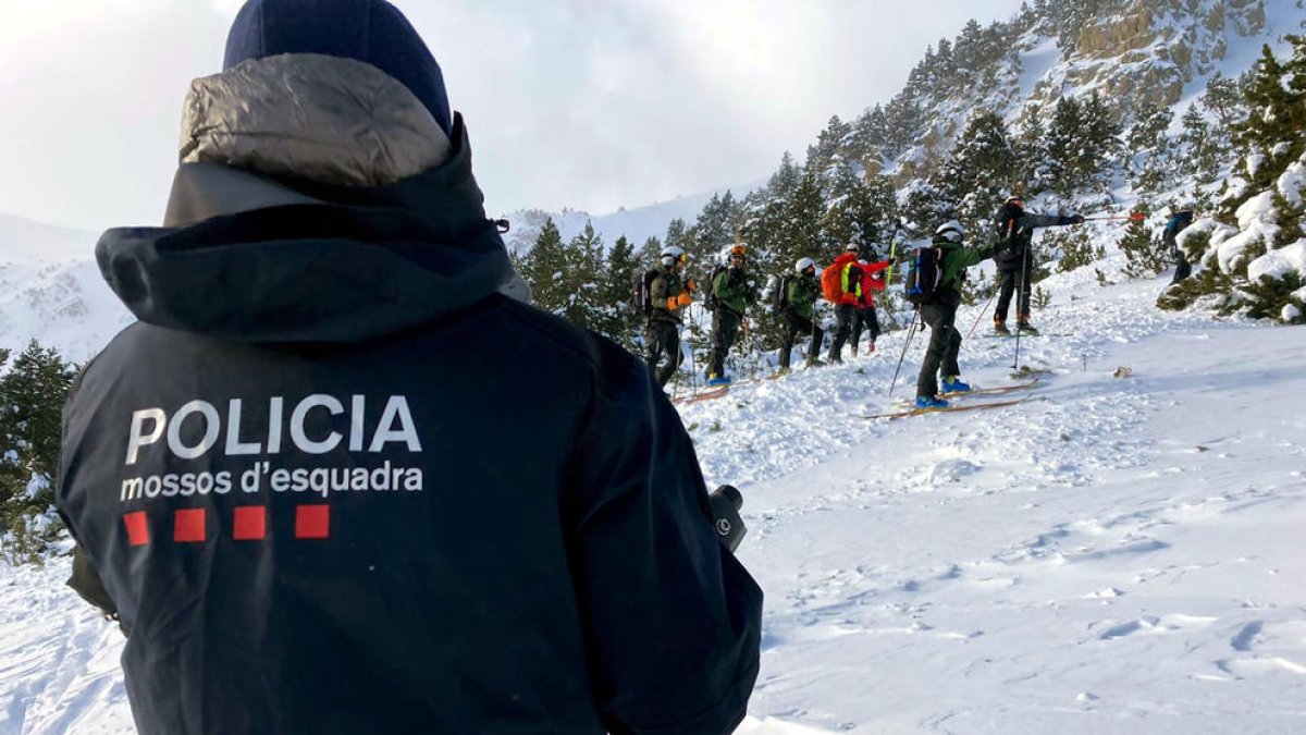 El dispositivo de búsqueda desplegado ayer para localizar al excursionista desaparecido.