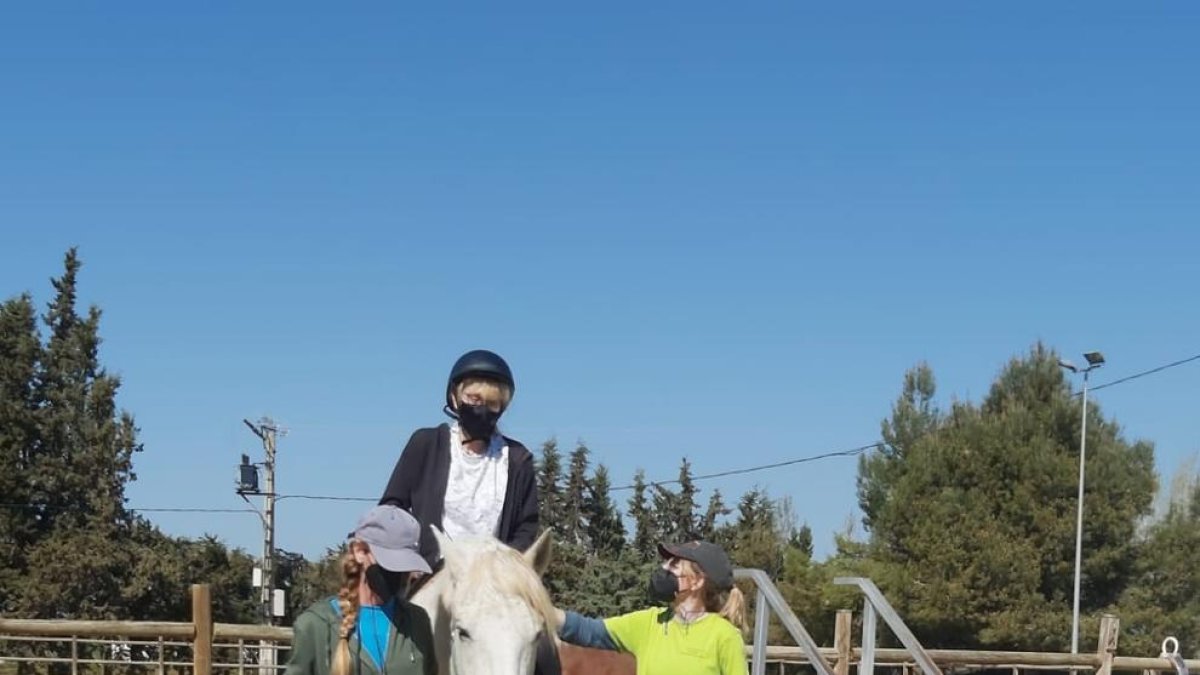 Usuarias de la Fundació, en la Manreana de Juneda.