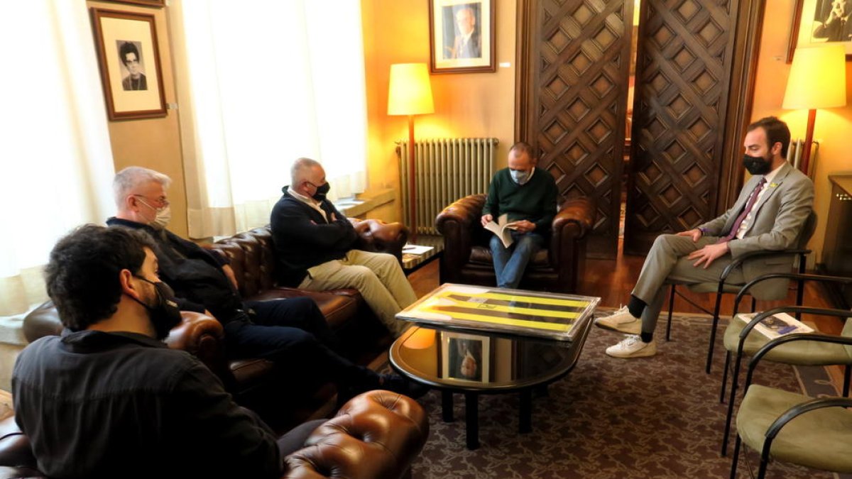 Un momento del encuentro del alcalde con el CB Pardinyes.