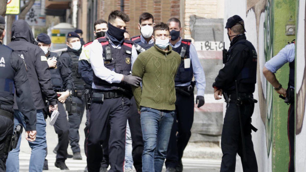 Els Mossos van detenir ahir a Mataró i a Canet de Mar sospitosos dels disturbis a Barcelona.