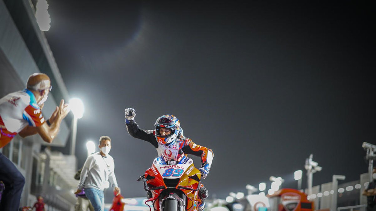 Jorge Martín celebra efusivamente su primera pole en MotoGP en su segunda carrera.
