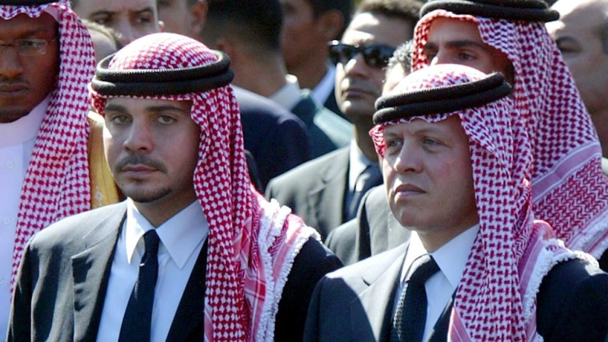Imatge del príncep Hamzah bin Hussein i el rei Abdullah II.