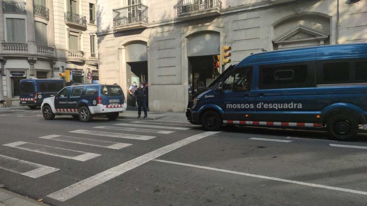 Els Mossos desallotgen el local okupat pel Casal Popular de Joves de Lleida