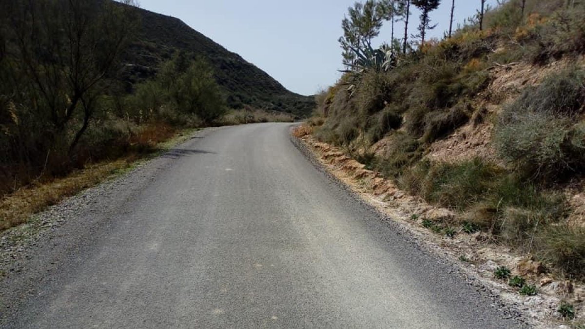 Millora de camins - El consistori de la capital del Baix Cinca va acabar la setmana passada les obres de condicionament i millora dels camins asfaltats de Vallpodrida, Torre del Carmen, Costa Madalena, Folc i paral·lel de Giraba.