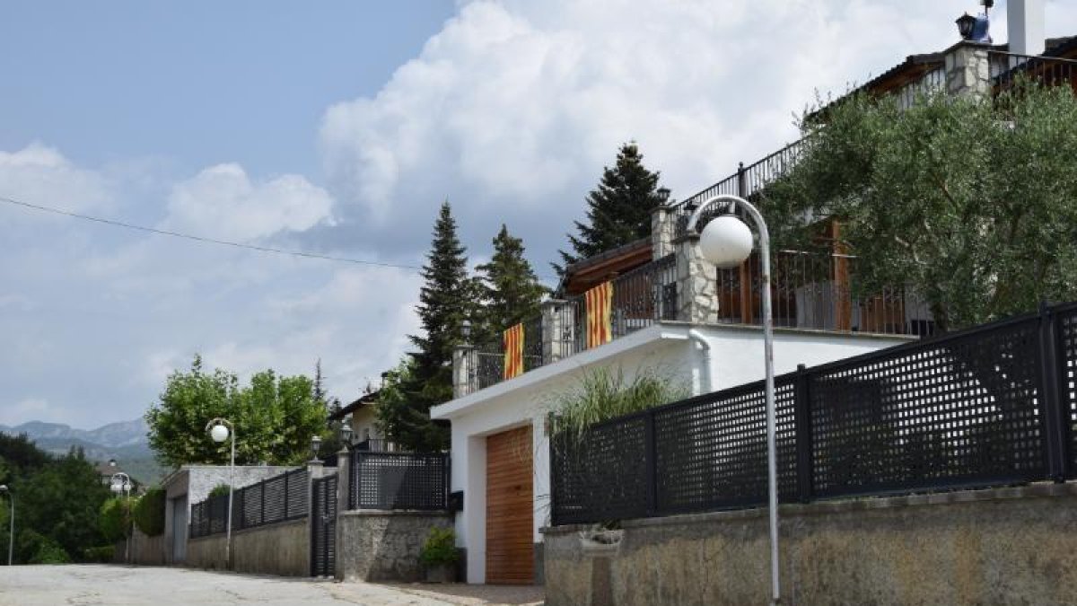 Las farolas del Clot de la Guineu están obsoletas.