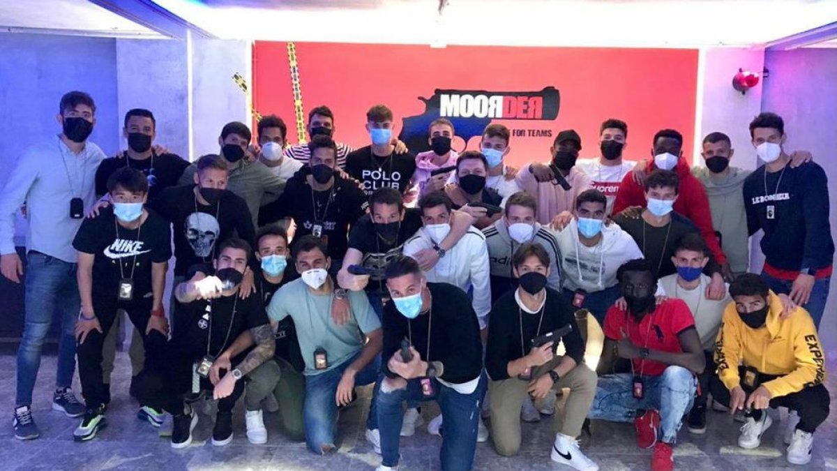 Plantilla del Lleida Esportiu, ahir a l’‘escape room’ Moorder de Lleida.