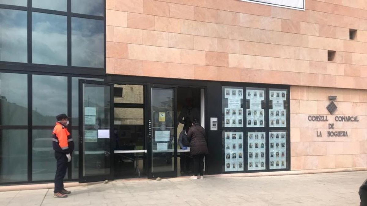 Vista del consell comarcal de la Noguera, al carrer Àngel Guimerà.