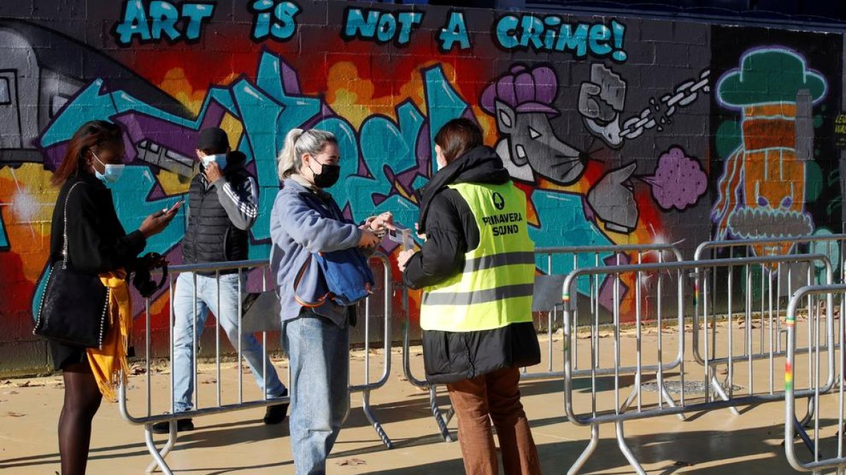 Experimento en Barcelona: Love of Lesbian dará un concierto para 5.000 personas