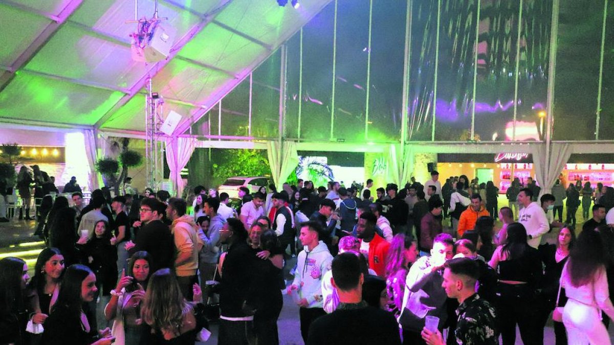 Nombrosos joves van anar a Biloba al voltant de la mitjanit.