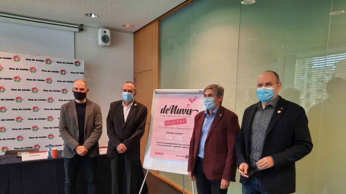 Els organitzadors de DeNuvis, ahir en la presentació a Lleida.