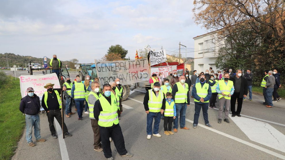 El tall d’ahir de la carretera C-12, el tercer que convoquen els afectats pel temporal Filomena.