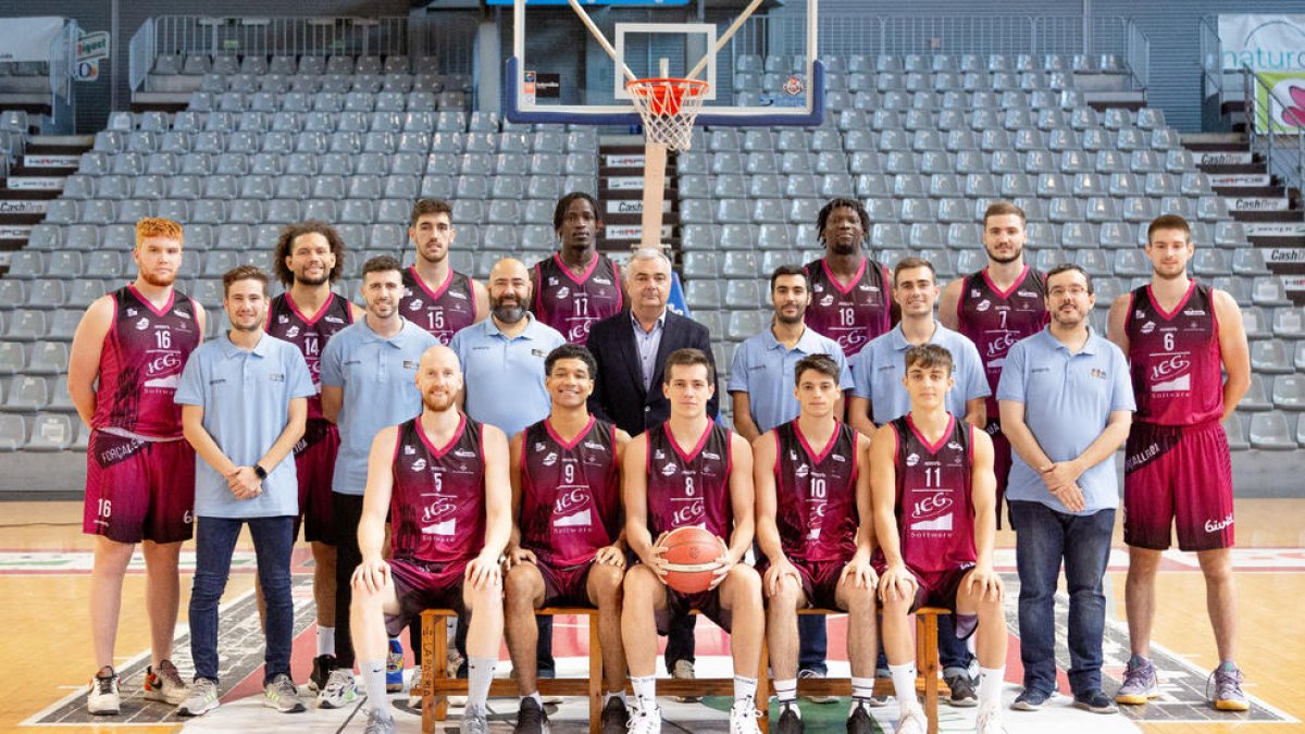 La plantilla, encara incompleta, es va fer ahir les fotos oficials prèvies a l’inici demà de la Lliga a la pista de l’Estudiantes.