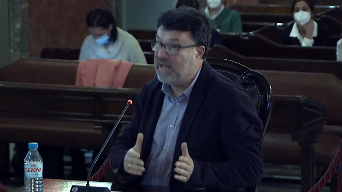 El diputat d'ERC Joan Josep Nuet durant el seu interrogatori en el judici al Tribunal Suprem el 24 de març.