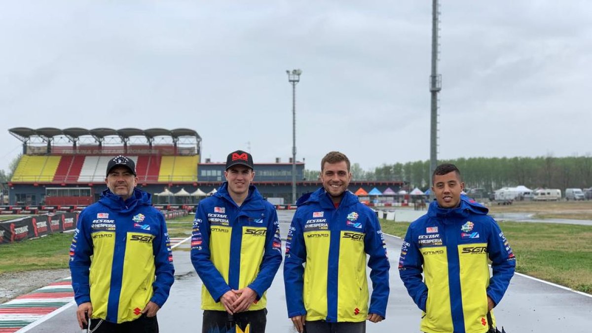 Los cuatro componentes del equipo Suzuki Grau Racing.