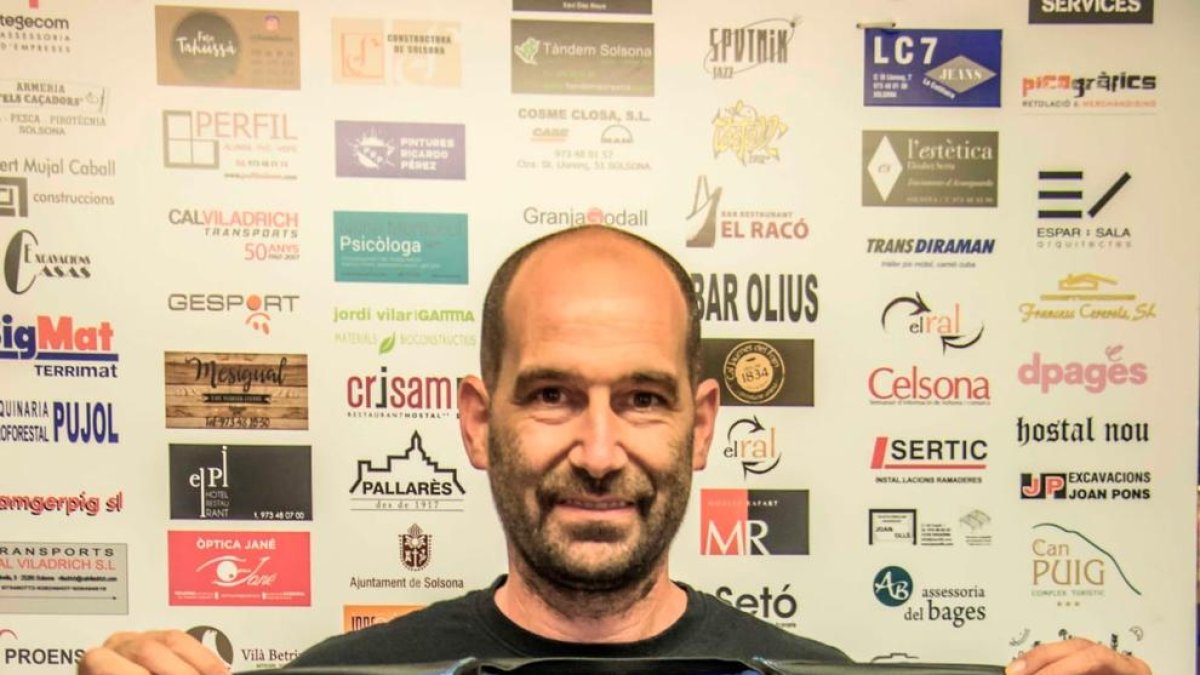 El técnico Víctor Vera.