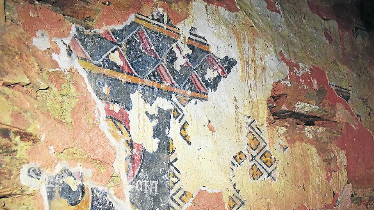Imatge de les pintures trobades en la restauració del temple.