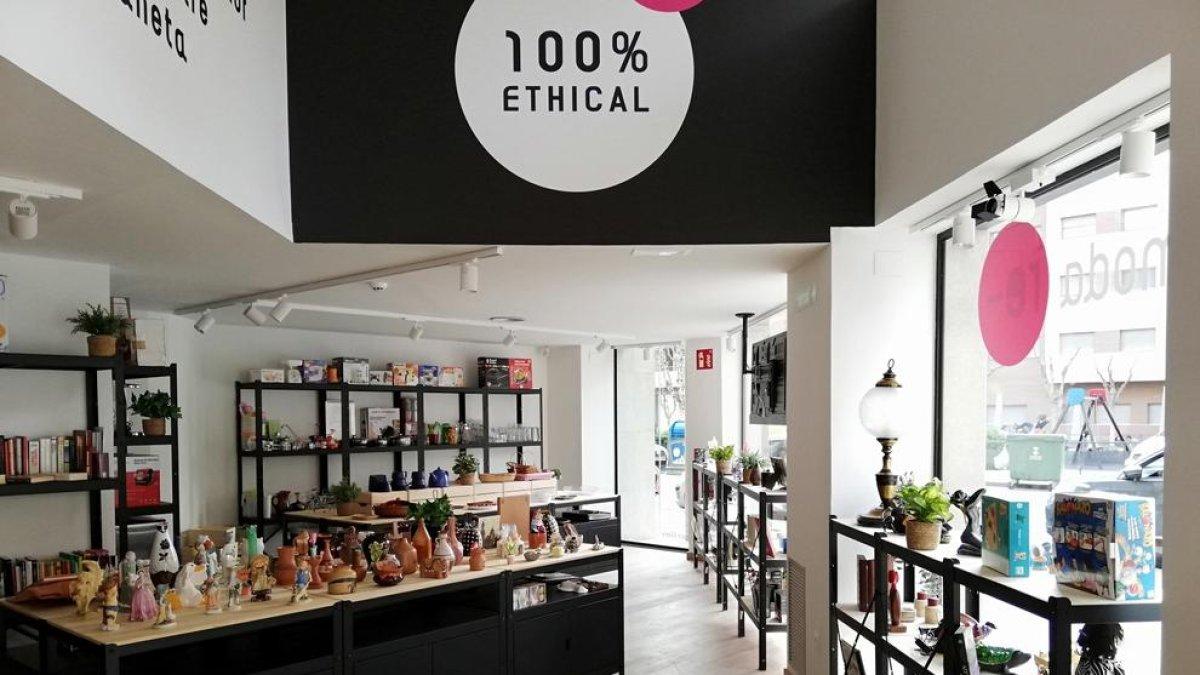 Obre a Balaguer la primera botiga Moda Re- de la comarca