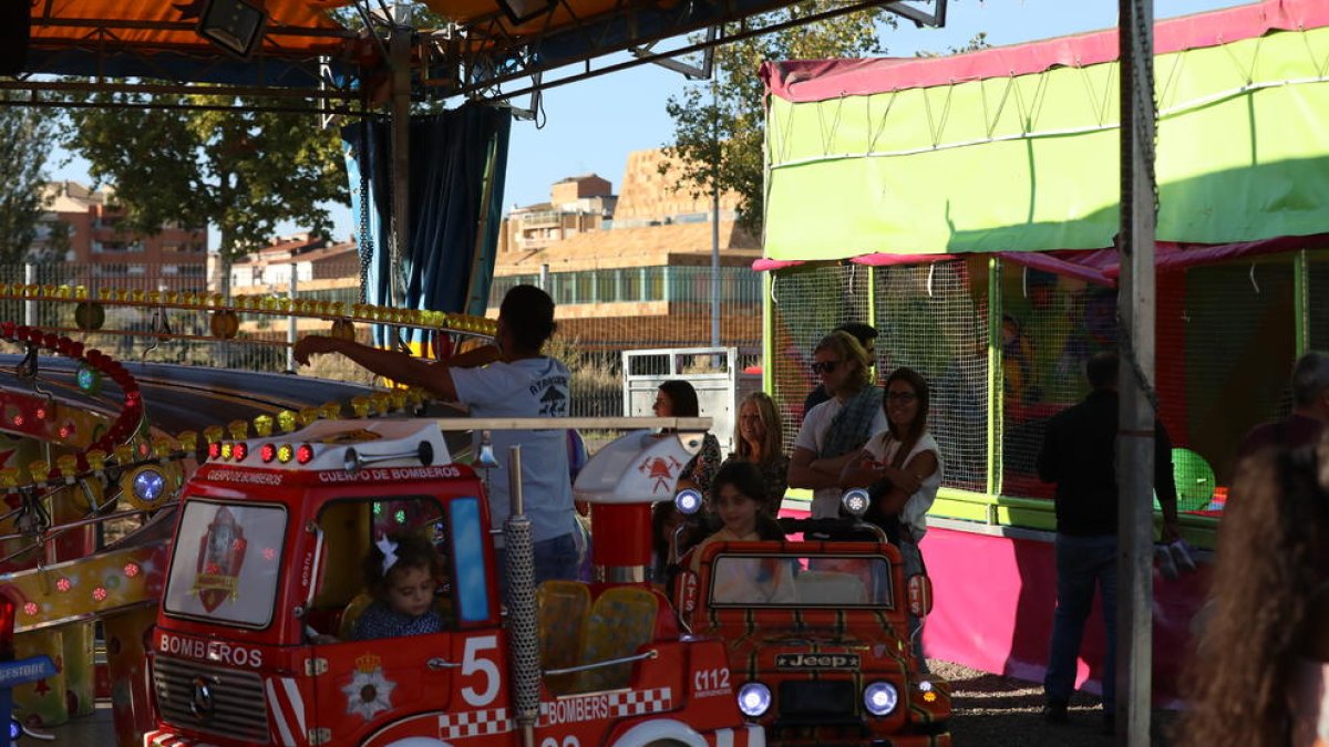 Una dotzena d’atraccions van funcionar ahir, l’últim dia de les firetes.