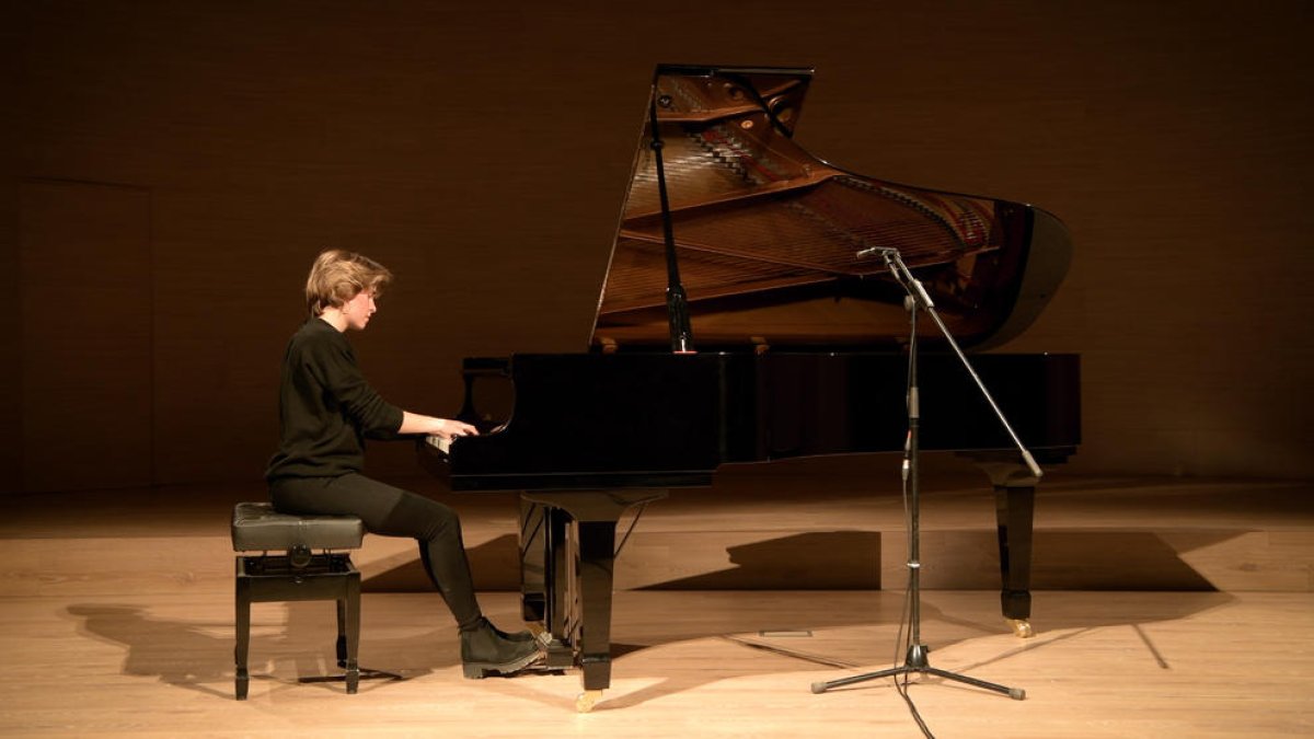 Lídia Capdevila, durant la seua interpretació en el certamen.