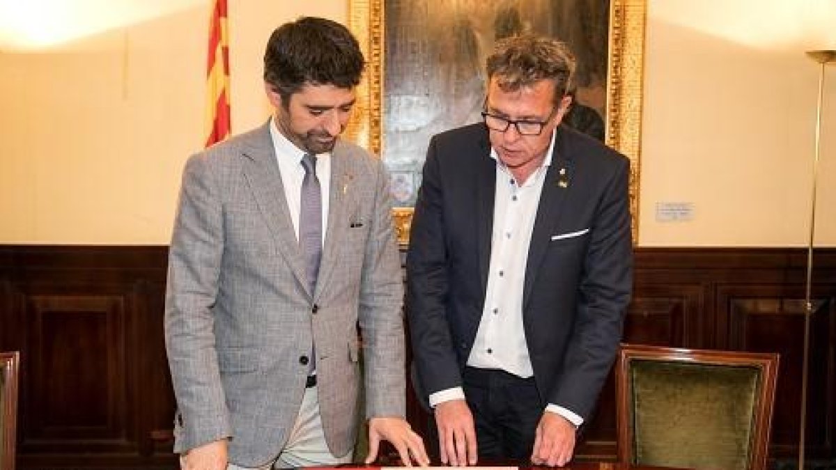 El conseller de Polítiques Digitals i Administració Pública, Jordi Puigneró, amb el president de la Diputació, Joan Talarn, en una imatge d'arxiu.