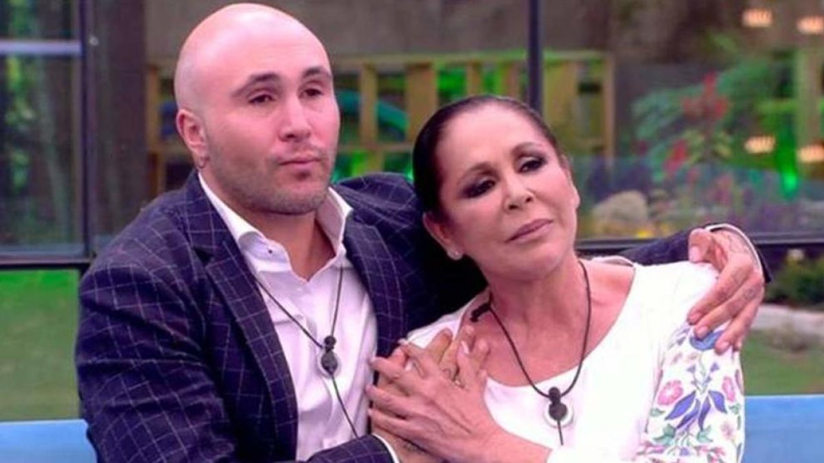 Kiko Rivera y su madre Isabel Pantoja.