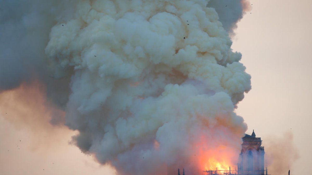 Incendi a la Catedral de Notre Dame de París