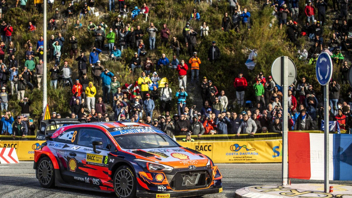 Tanak Ott durante la etapa prólogo previa al inicio del Rally Catalunya, puntuable para el Mundial.