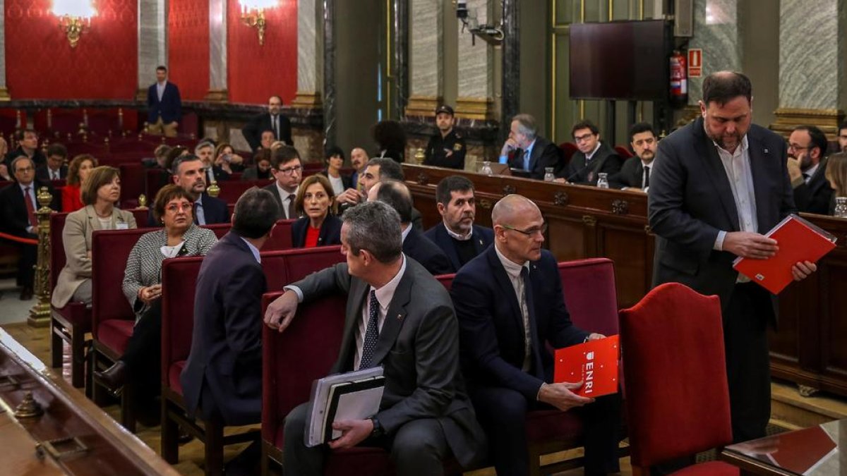 La cúpula del 1-O, en el banquillo del Supremo, en el primer día del juicio, el 12 de febrero de 2019.