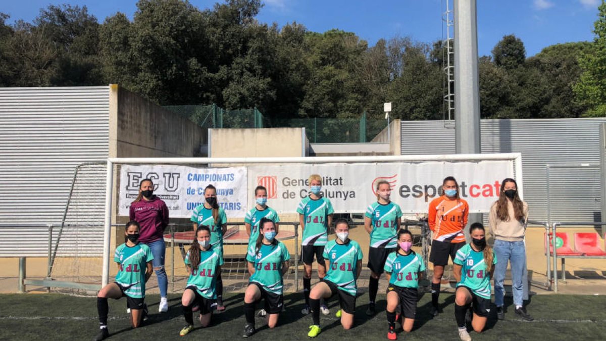 L’equip femení de futbol de la UdL.