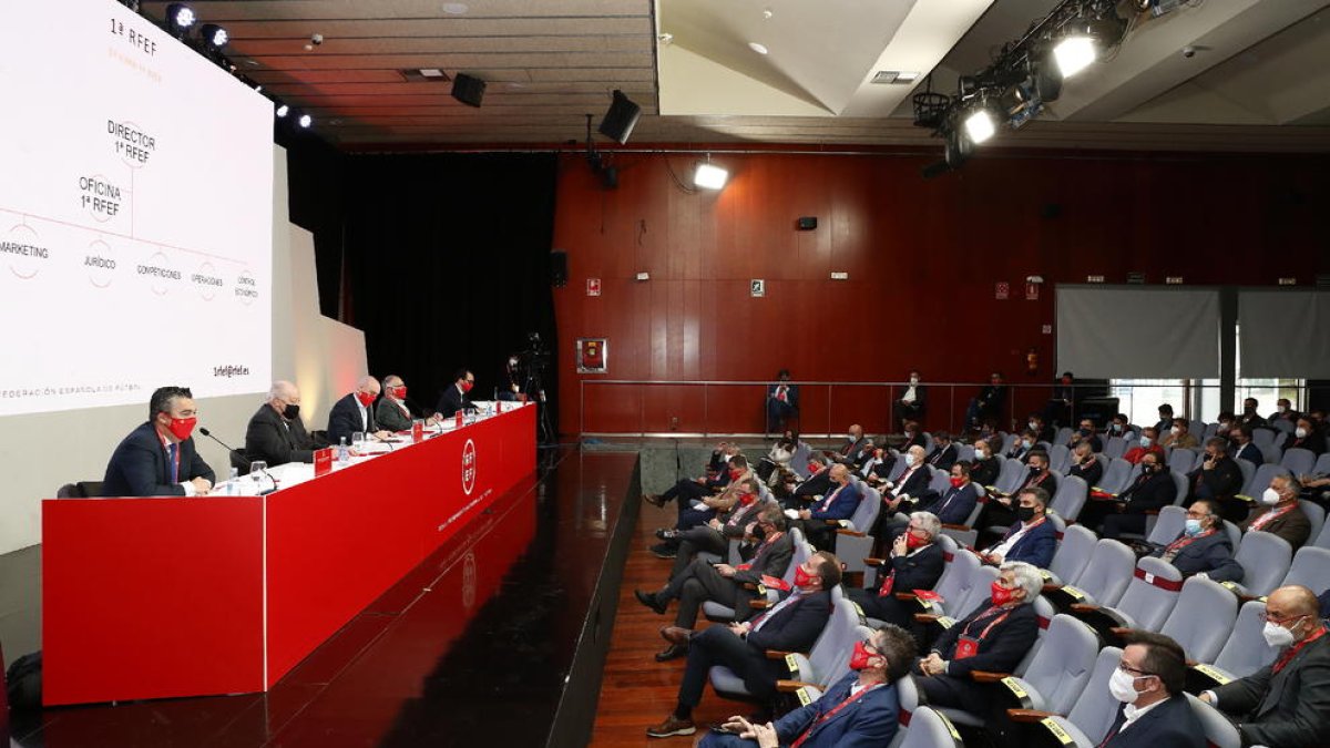 Una vista de la reunión de ayer en la ciudad deportiva de la RFEF.