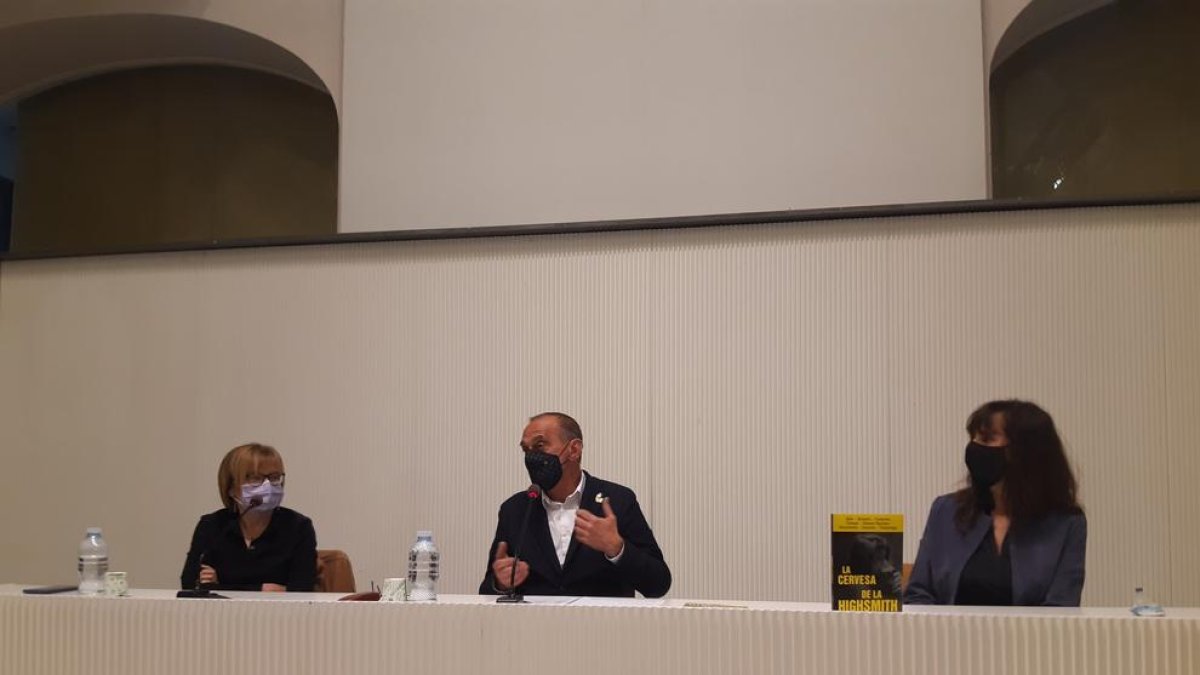 Montse Sanjuan, Miquel Pueyo y Marta Alòs presentaron el libro.