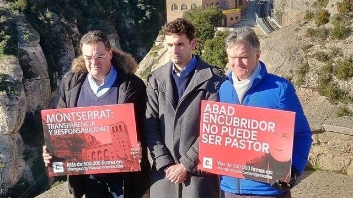 Víctimas de abusos, en una protesta en la abadía de Montserrat.