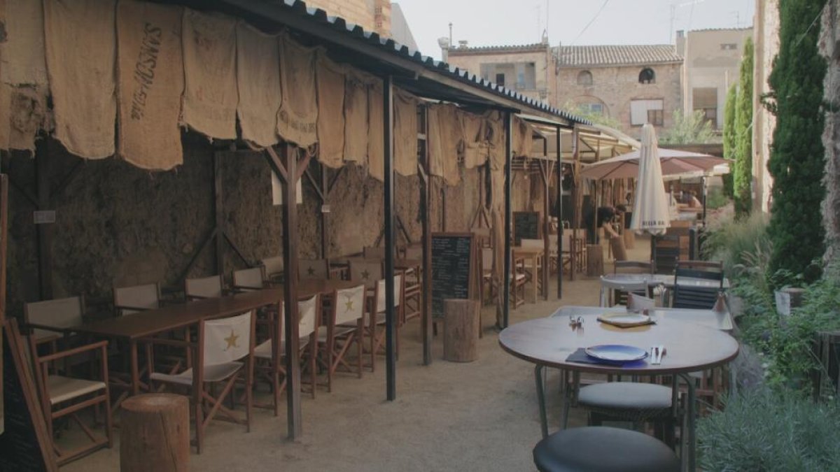 La terrassa d’un local, durant els mesos de tancament de l’hostaleria.