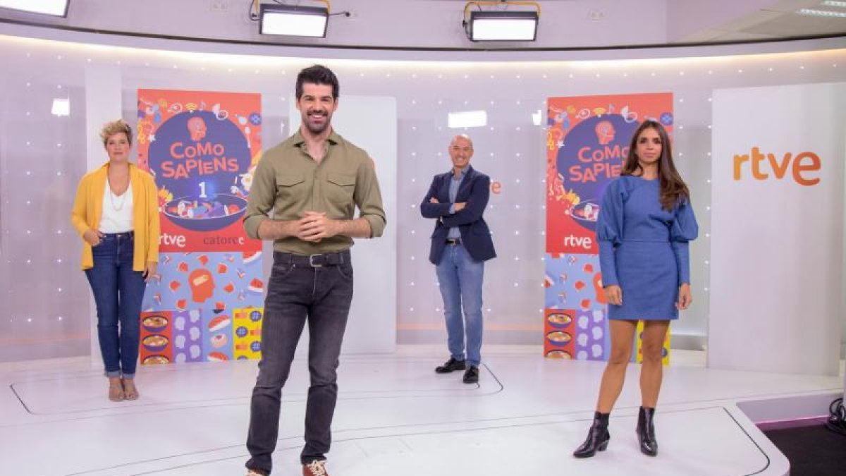 El actor Miguel Ángel Muñoz y los colaboradores de ‘Como Sapiens’.