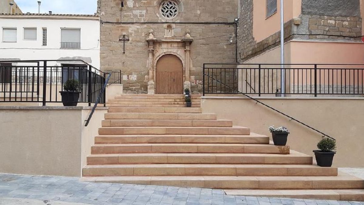 Imagen de la nueva escalinata que da a la calle Major.