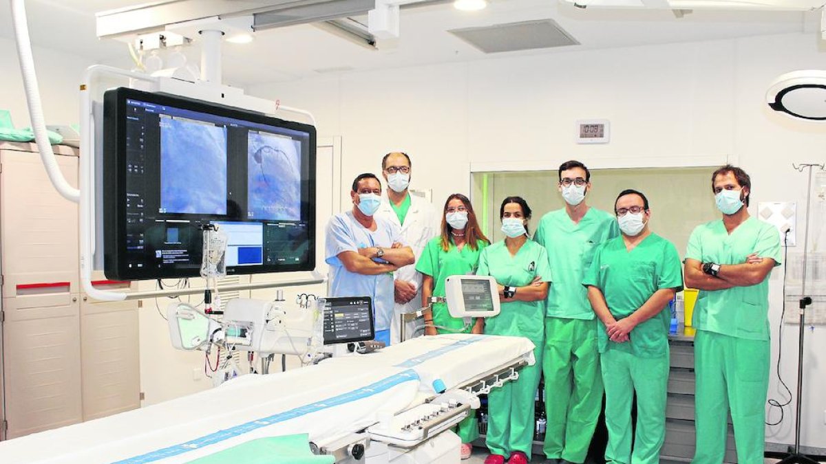 Foto de família de l’equip de Cardiologia, amb Worner i Casanova.