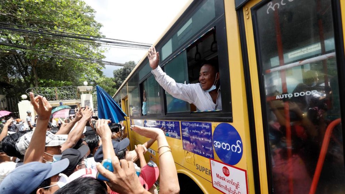 Els militars colpistes birmans ja han començat a alliberar uns 23.000 presos.