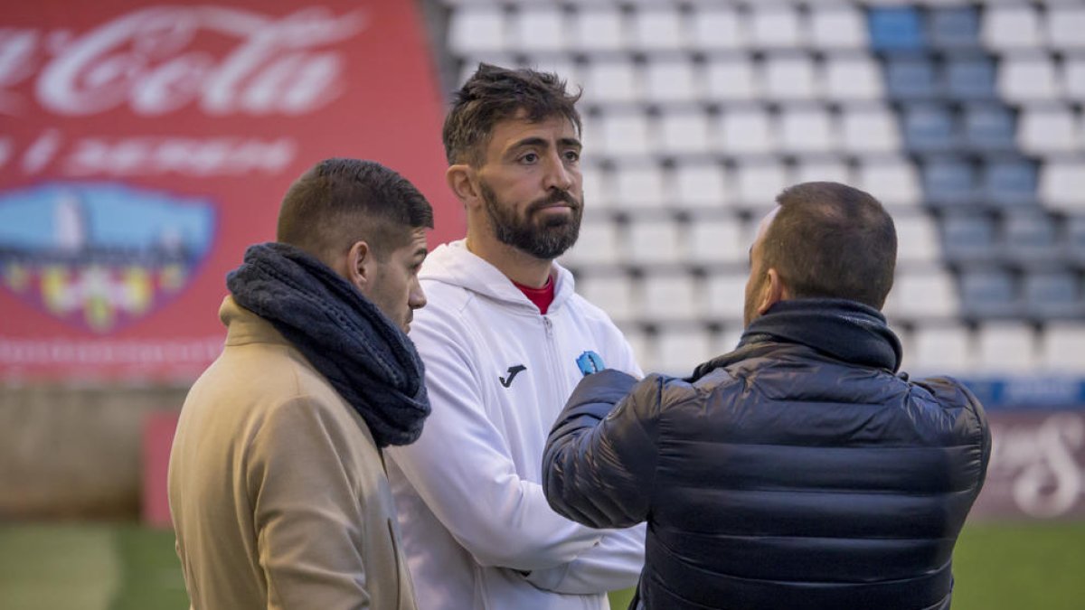 Molo, con Raúl Fuster y Jordi Esteve, el pasado sábado antes del partido ante la UE Olot.
