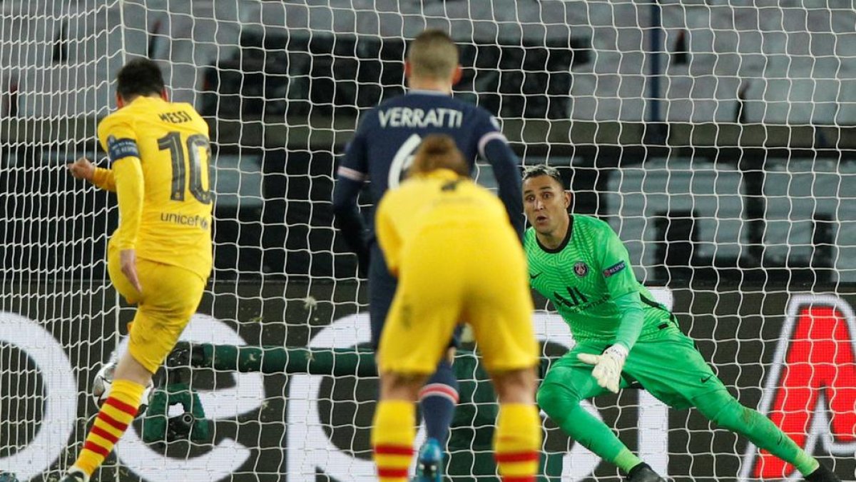 Keylor Navas li va endevinar el llançament a Leo Messi, que minuts abans havia marcat un golàs per empatar el partit al Parc dels Prínceps.