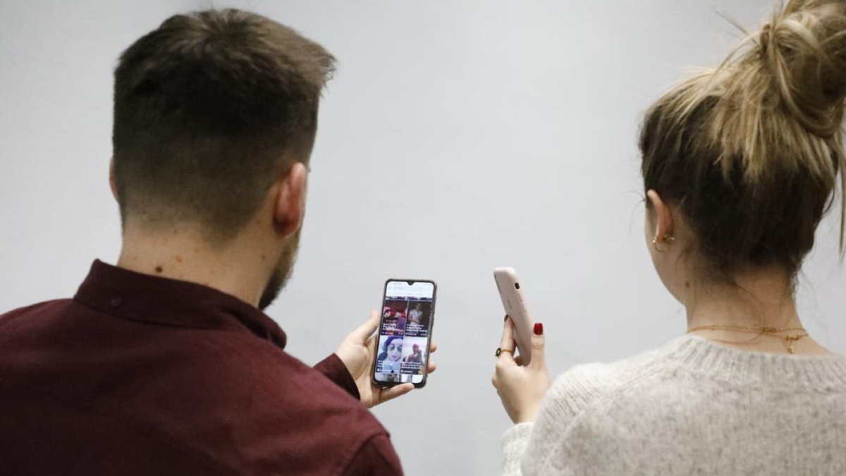 Los usuarios siguen prefiriendo Facebook, pero cada vez son más los seguidores de Instagram.