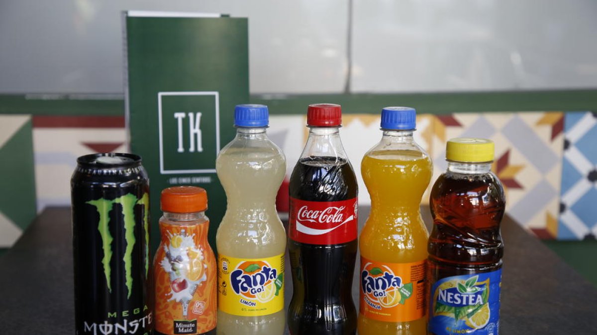 Algunas de las bebidas azucaradas gravadas con el nuevo impuesto.