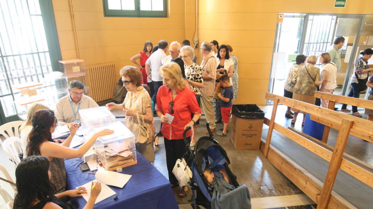 Ciutadans votant a les eleccions generals del 2016.