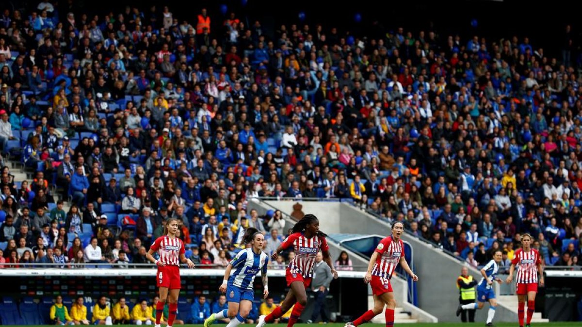 El equipo blanquiazul jugó ayer por primera vez en el RCDE Stadium.