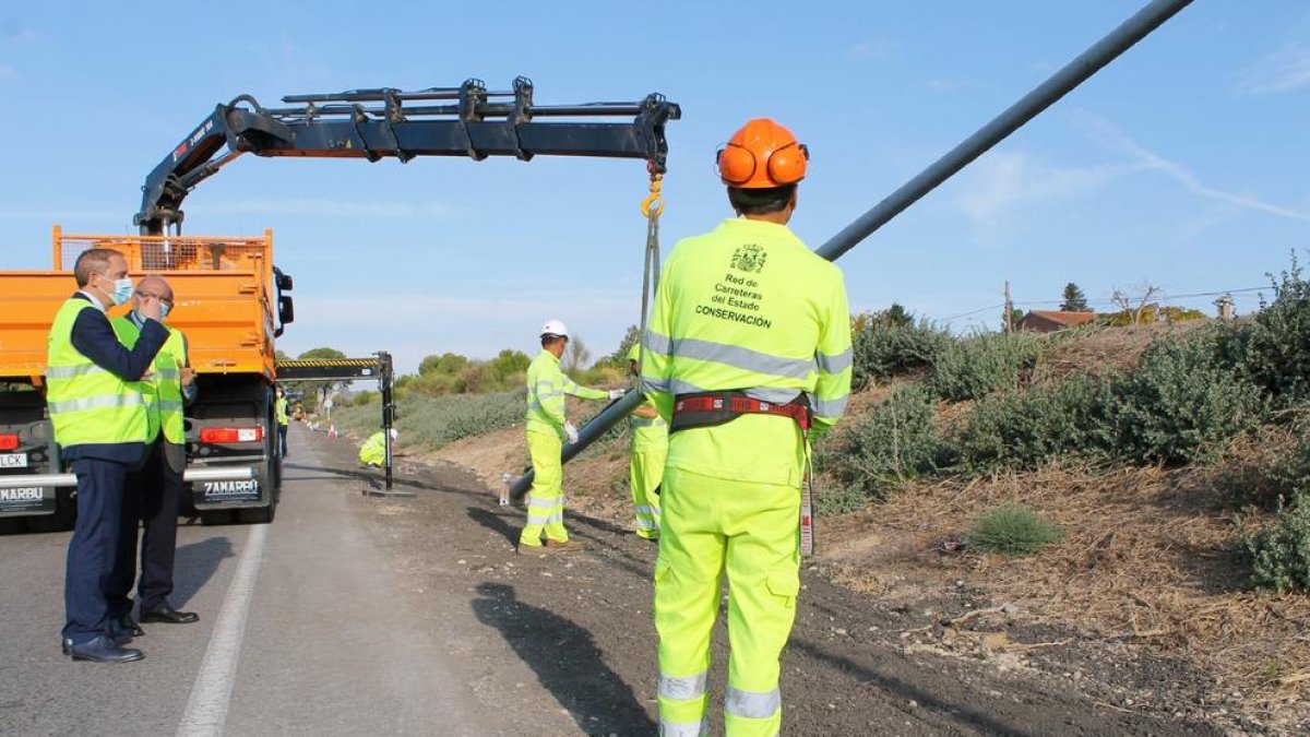 La revisió dels treballs a la rotonda d’Alpicat.