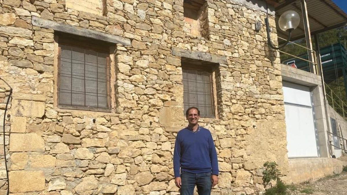 El presidente de la SAT, Ivan Caelles, en el molino del Jussà.
