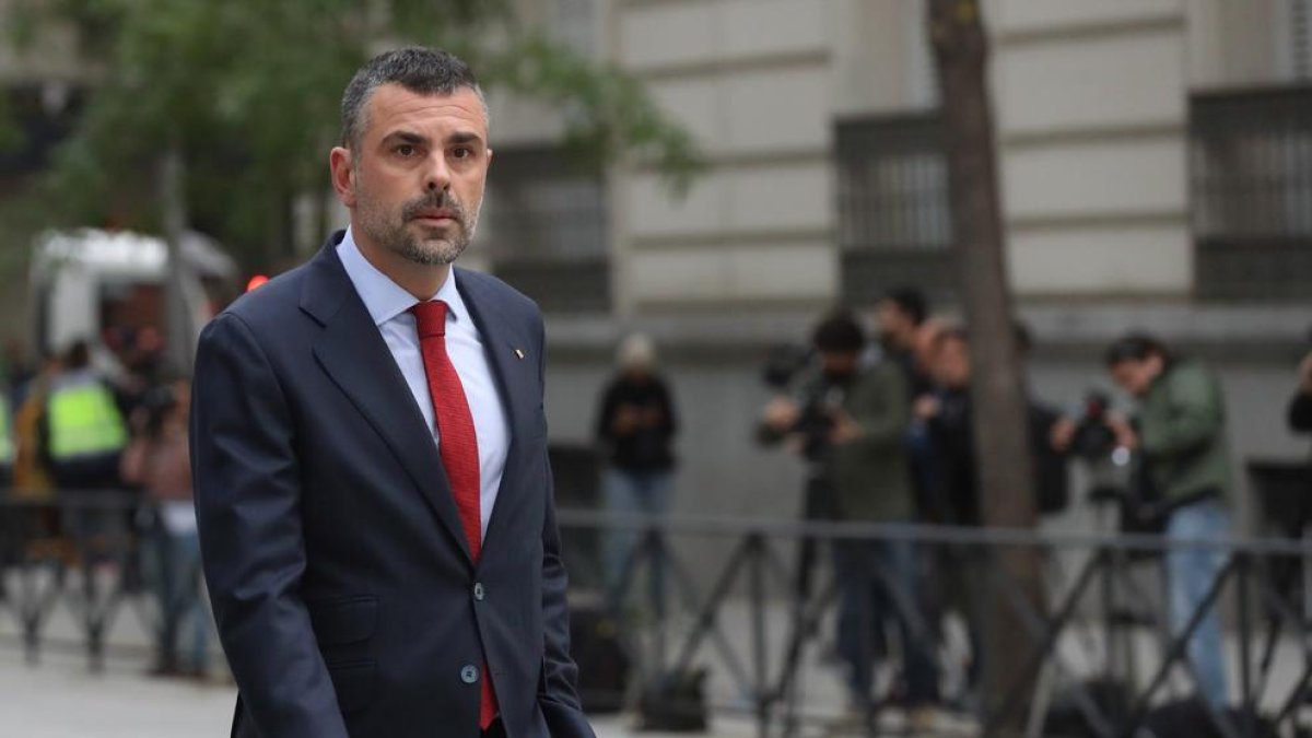 Santi Vila paga la fiança de 50.000 euros imposada per sortir de la presó