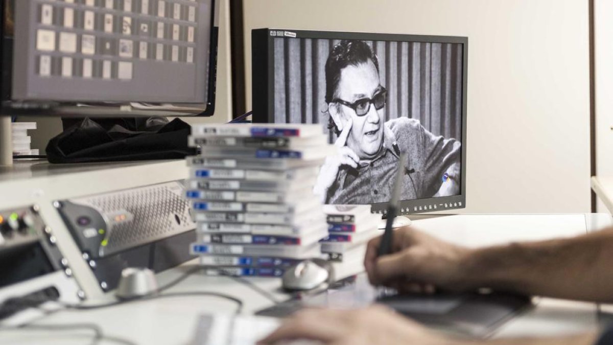 Un moment del muntatge del documental.
